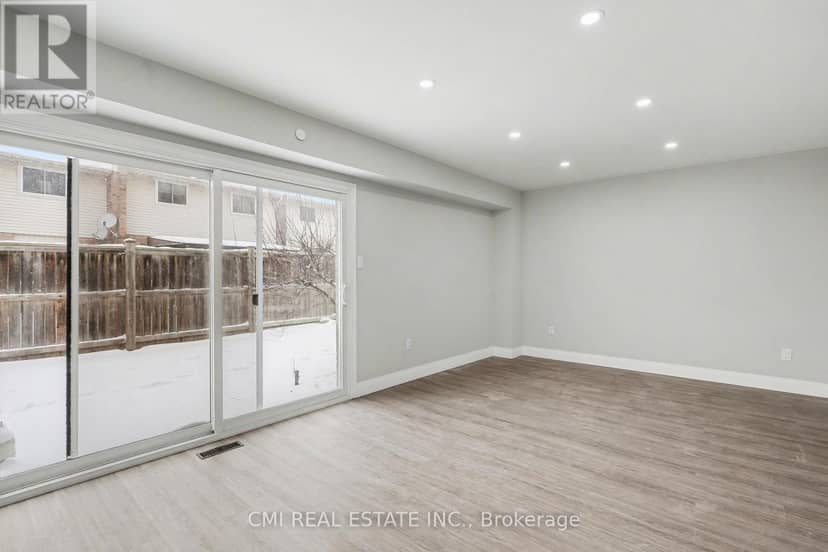 12 - 125 Sekura Crescent — photo 11 of 40