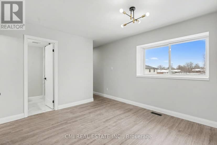 12 - 125 Sekura Crescent — photo 29 of 40