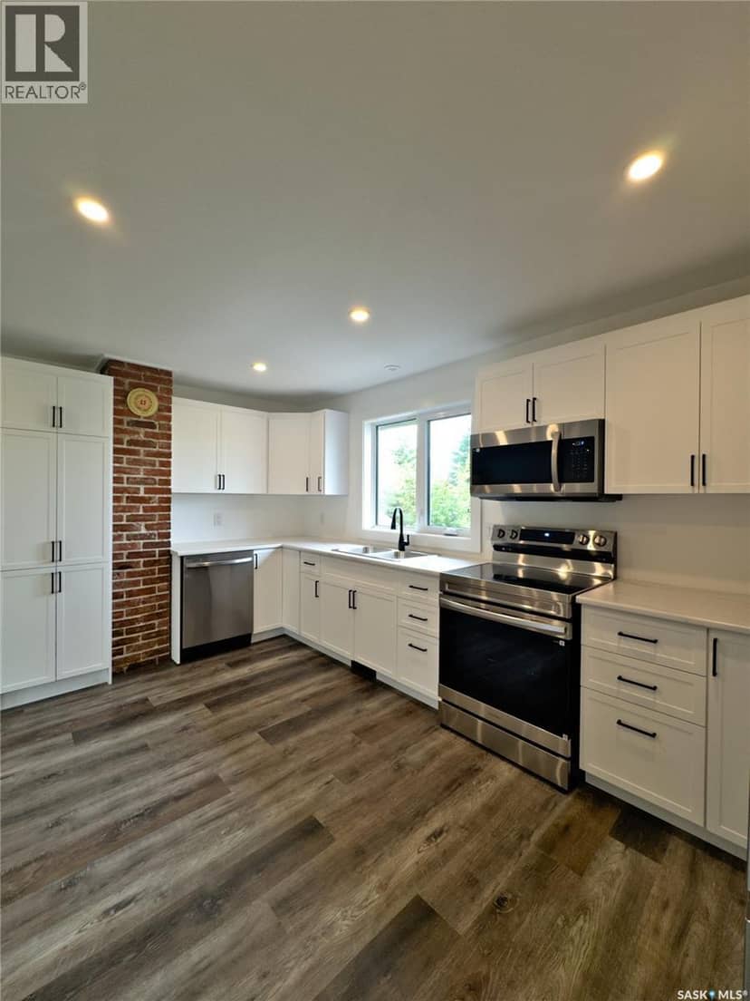 324 Penner STREET — photo 11 of 34