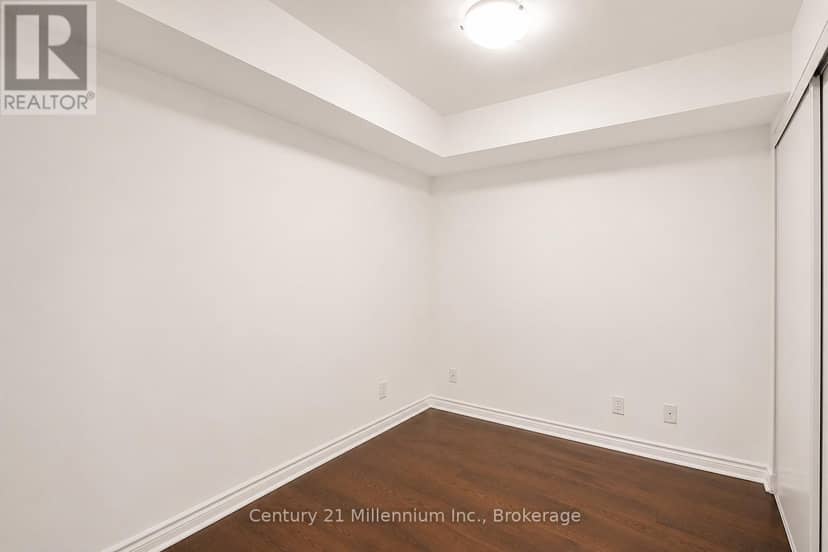 204 - 10 Brandy Lane Drive — photo 25 of 35