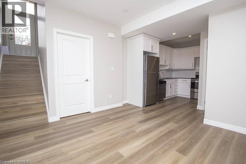 140 MARY Street — photo 7 of 40