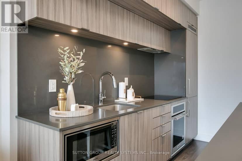 910 - 80 Vanauley Street — photo 11 of 32