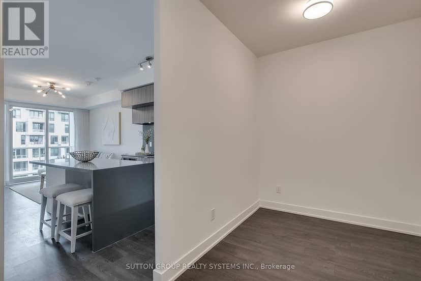 910 - 80 Vanauley Street — photo 13 of 32