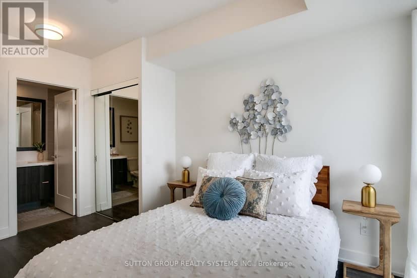 910 - 80 Vanauley Street — photo 15 of 32