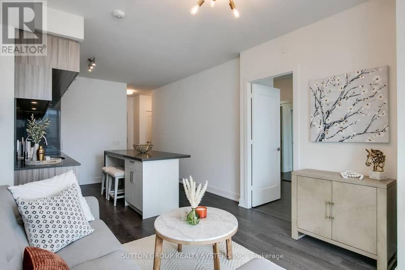 910 - 80 Vanauley Street — photo 7 of 32