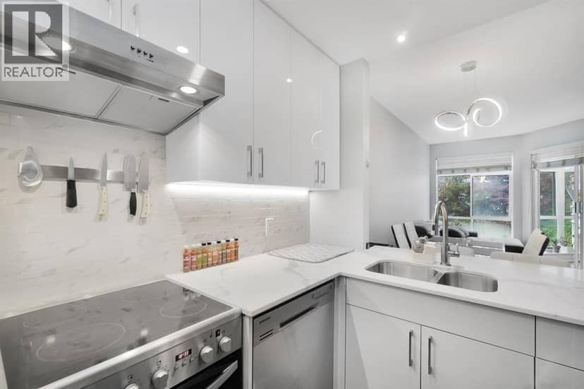 306 630 ROCHE POINT DRIVE, North Vancouver, photo 4