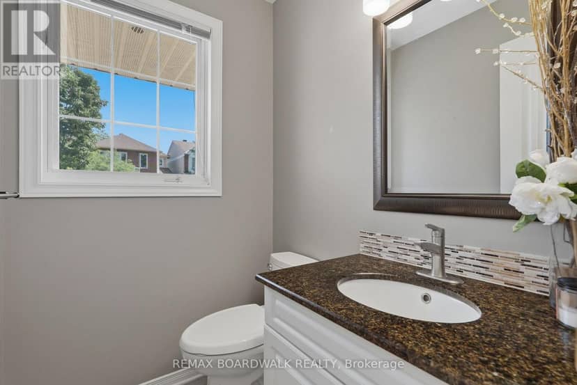 5981 Pineglade Crescent — photo 16 of 37