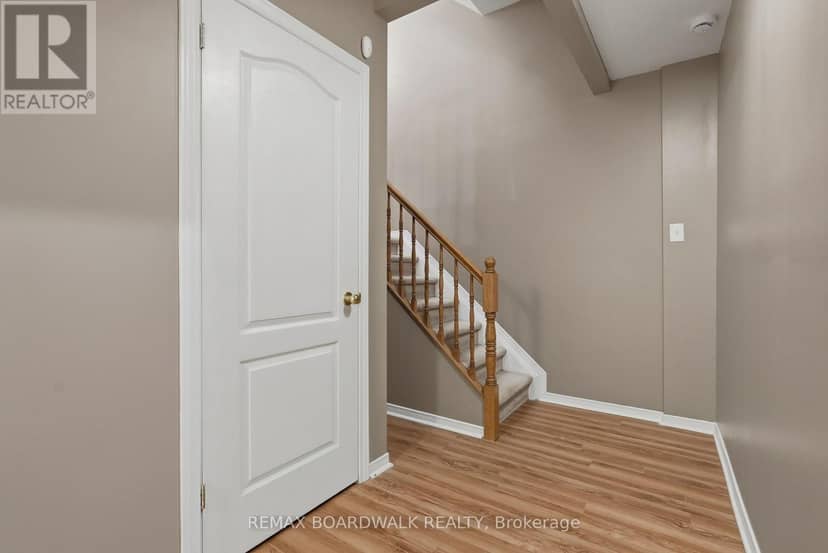 5981 Pineglade Crescent — photo 26 of 37