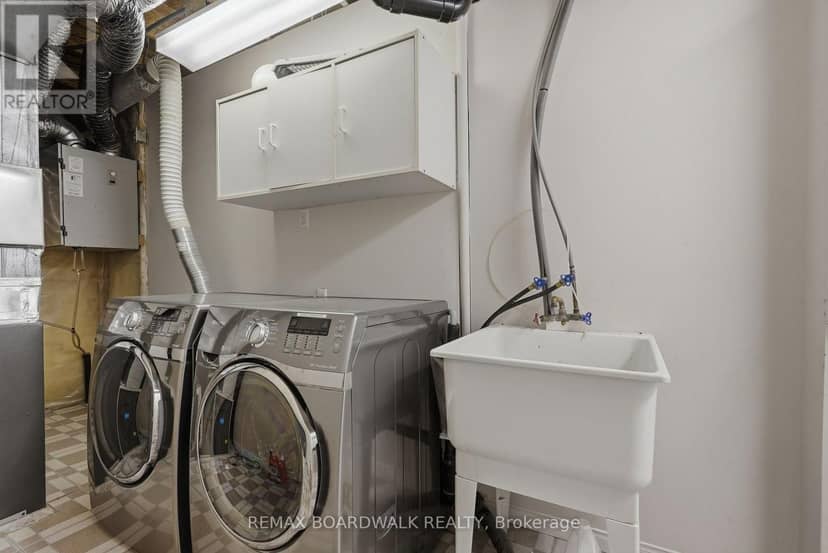 5981 Pineglade Crescent — photo 31 of 37