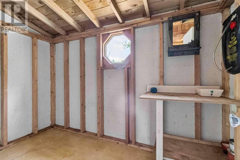 576 New Russell Road — photo 12 of 35