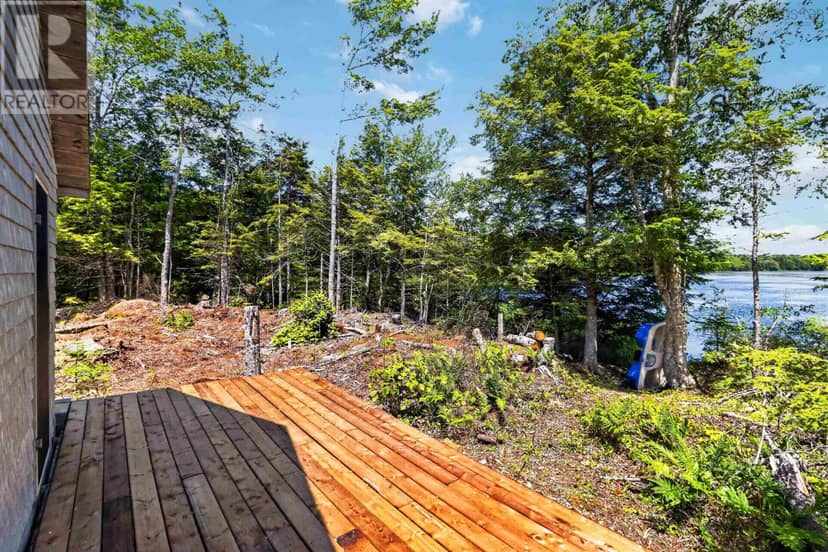 576 New Russell Road — photo 4 of 35