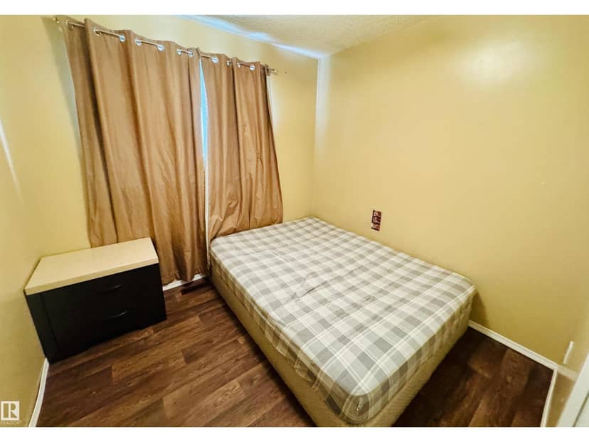 4210 48 AV — photo 13 of 23