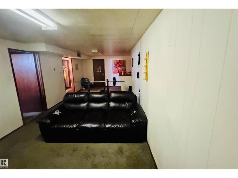4210 48 AV — photo 16 of 23