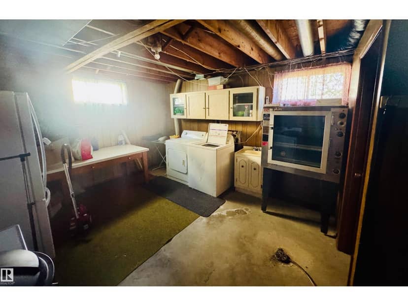 4210 48 AV — photo 19 of 23