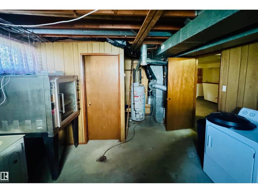 4210 48 AV — photo 20 of 23