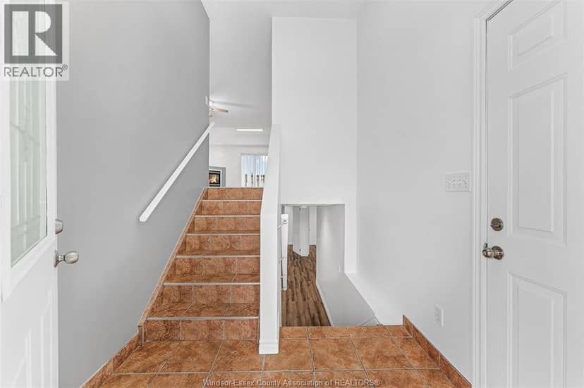 2420 Venetian Avenue — photo 4 of 37