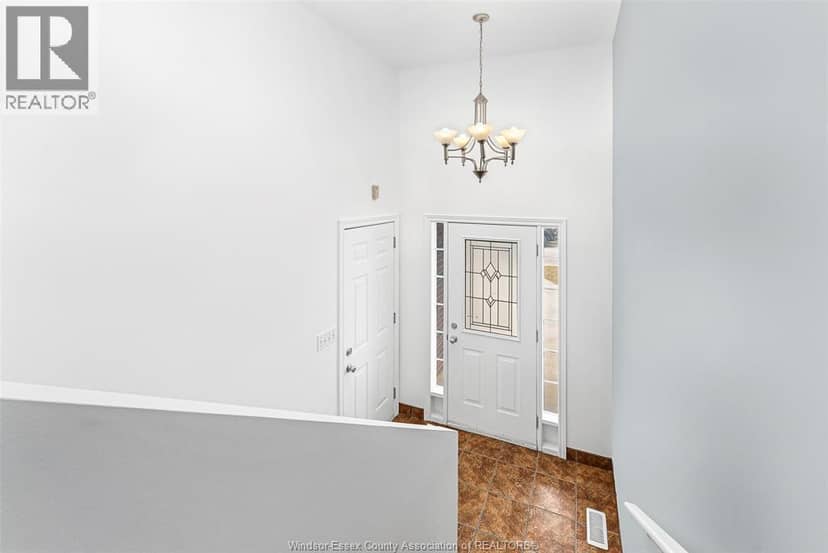 2420 Venetian Avenue — photo 5 of 37