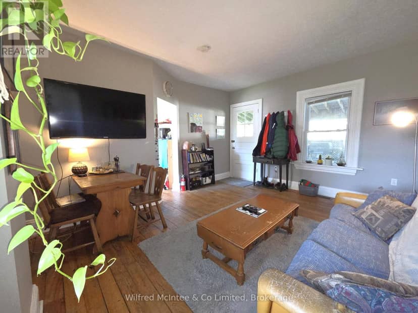 569 Eugenie Street — photo 13 of 18