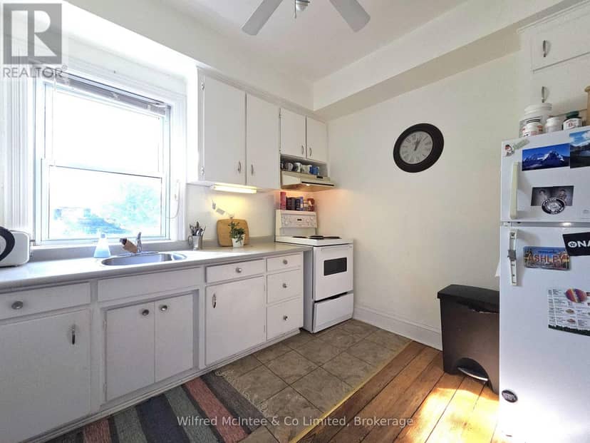 569 Eugenie Street — photo 14 of 18