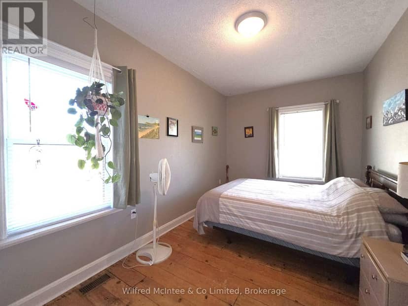 569 Eugenie Street — photo 15 of 18