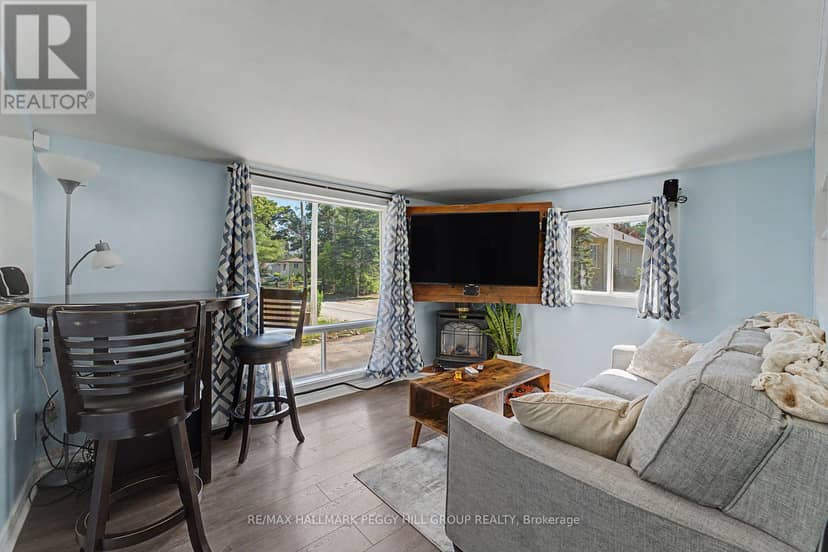 60 Laidlaw Street — photo 3 of 20