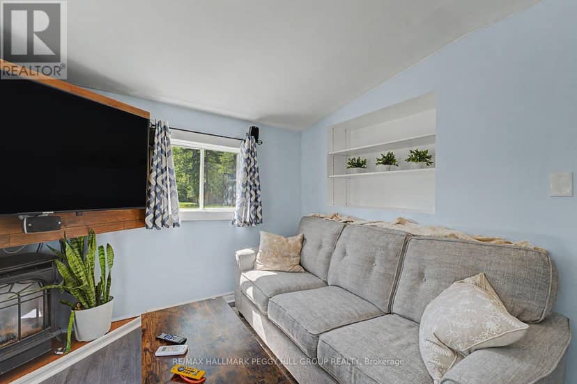 60 Laidlaw Street — photo 6 of 20