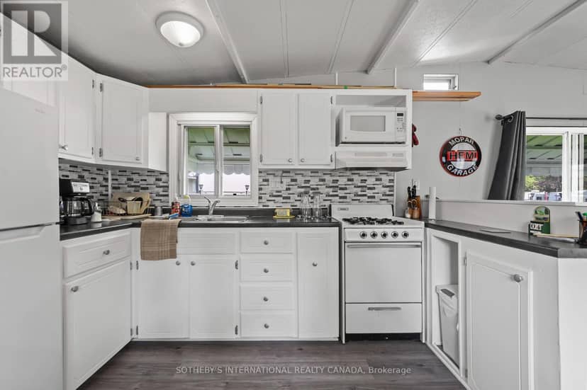 215 - 580 Beaver Creek Road — photo 12 of 32