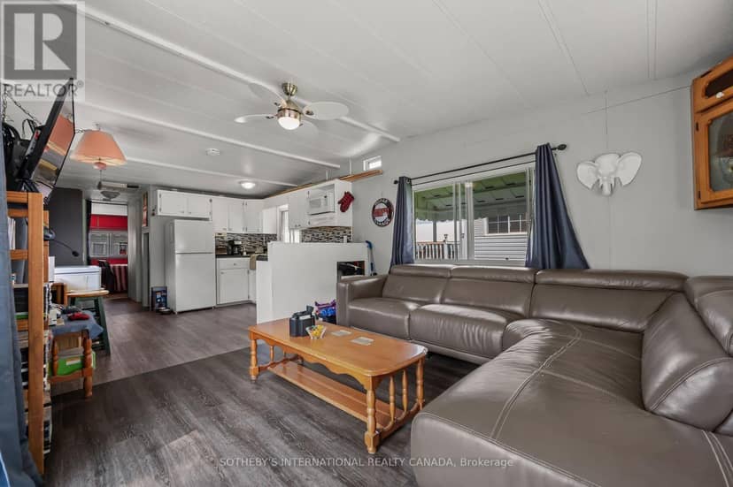 215 - 580 Beaver Creek Road — photo 15 of 32