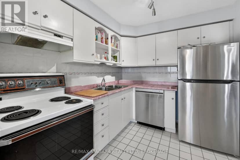 501 - 81 Scott Street — photo 10 of 40