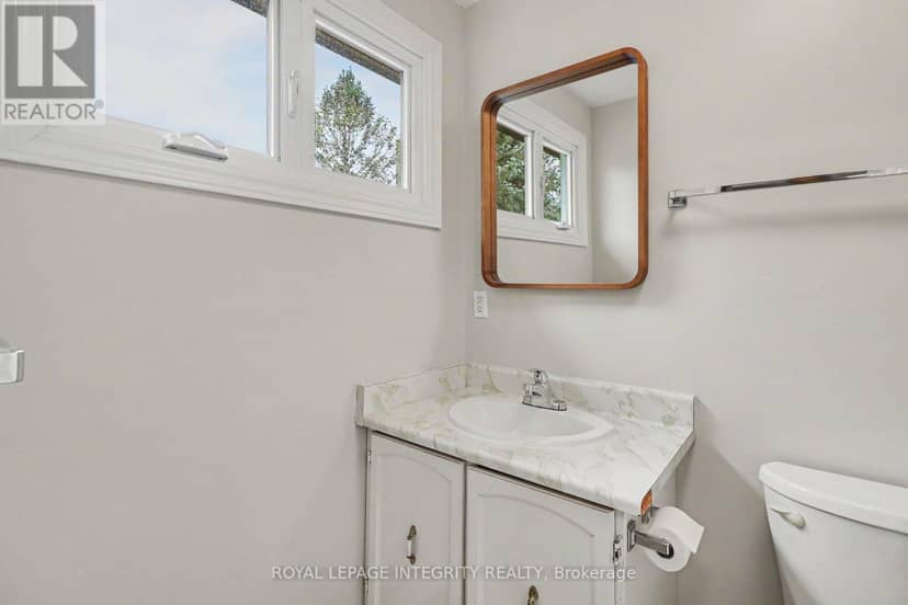 1291 Lampman Crescent — photo 18 of 34