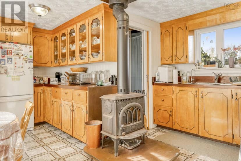 501 Stonehurst Road — photo 5 of 38
