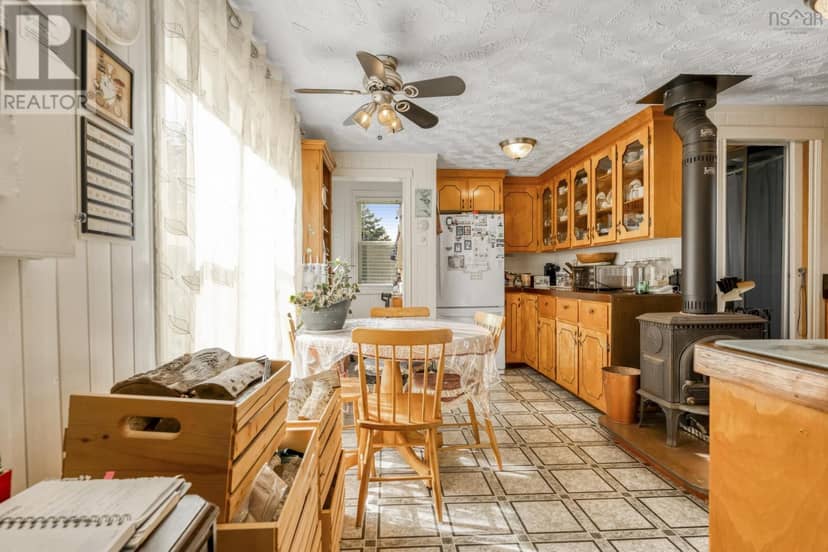 501 Stonehurst Road — photo 8 of 38