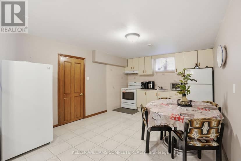 32 Highbury Drive — photo 31 of 40