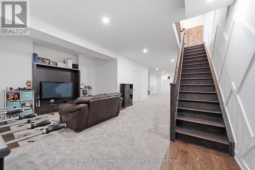 1029 Sixth Street — photo 39 of 40