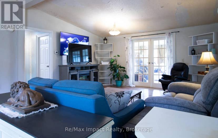 1004 Broomfield Road — photo 11 of 26