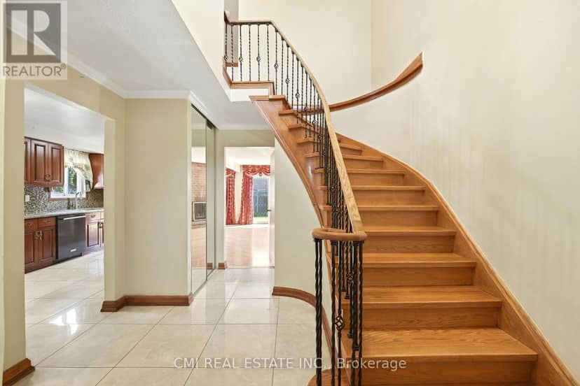 15 Cog Hill Drive — photo 6 of 40