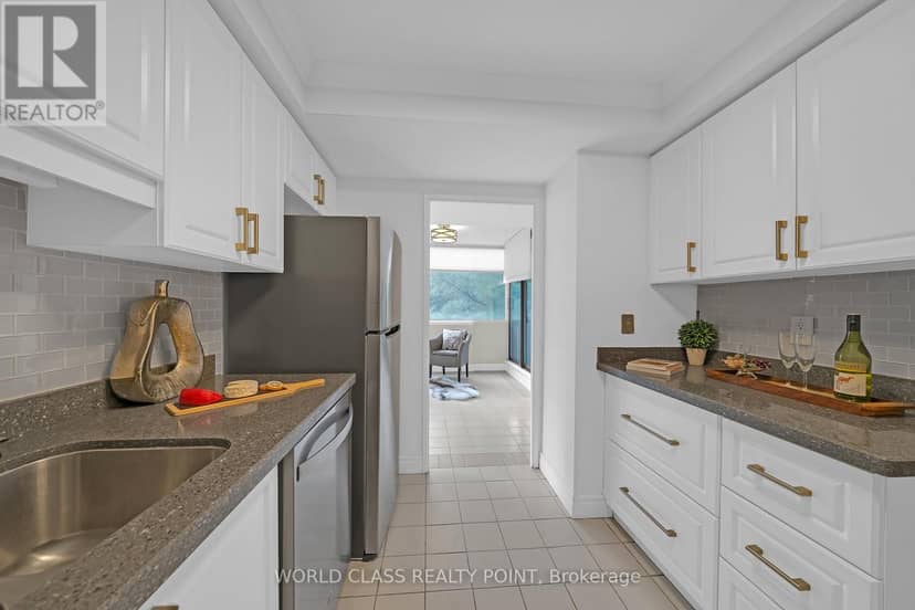 201 - 40 Harding Boulevard — photo 16 of 40