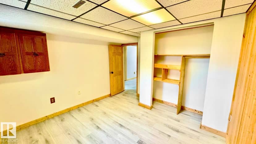5144 37 AV NW — photo 10 of 17