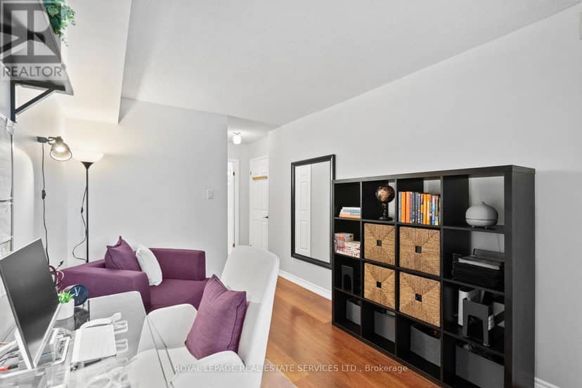 202 - 185 Robinson Street — photo 15 of 29