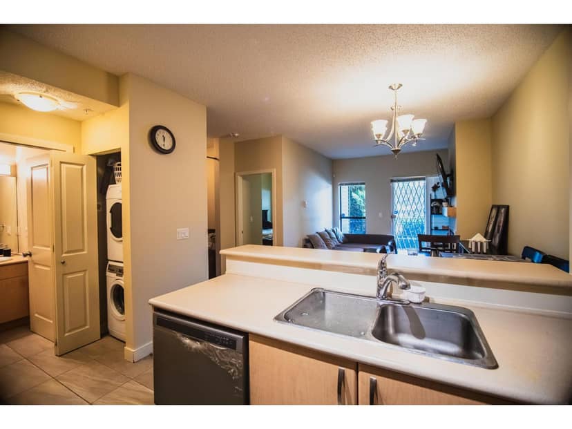 124 10838 CITY PARKWAY, Surrey, photo 4
