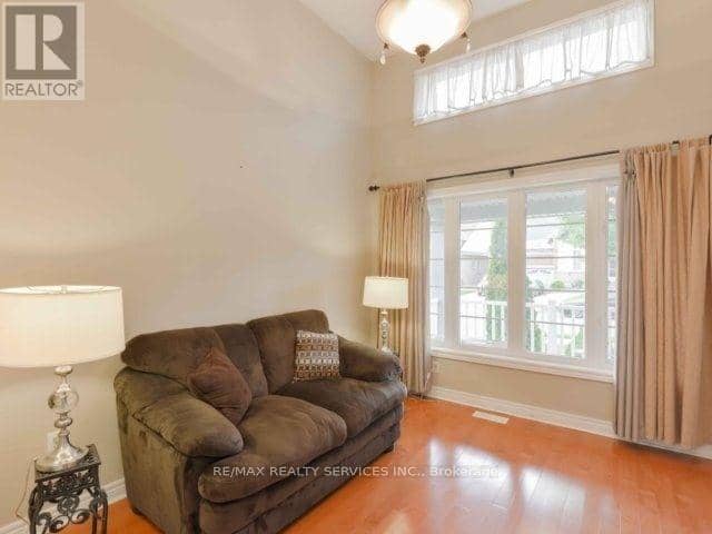 106 Pennyroyal Crescent — photo 4 of 15