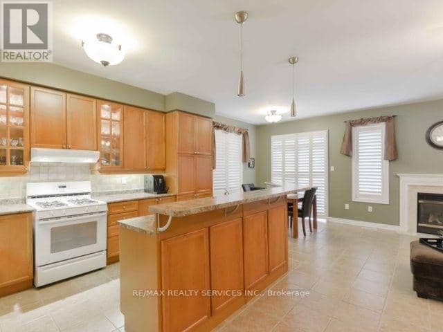 106 Pennyroyal Crescent — photo 9 of 15