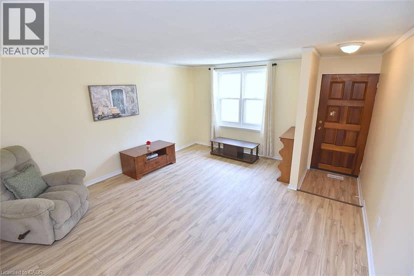 340 KING Street W, Dundas, photo 3