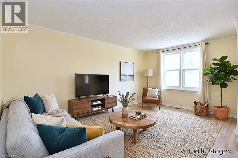 340 KING Street W, Dundas, photo 4