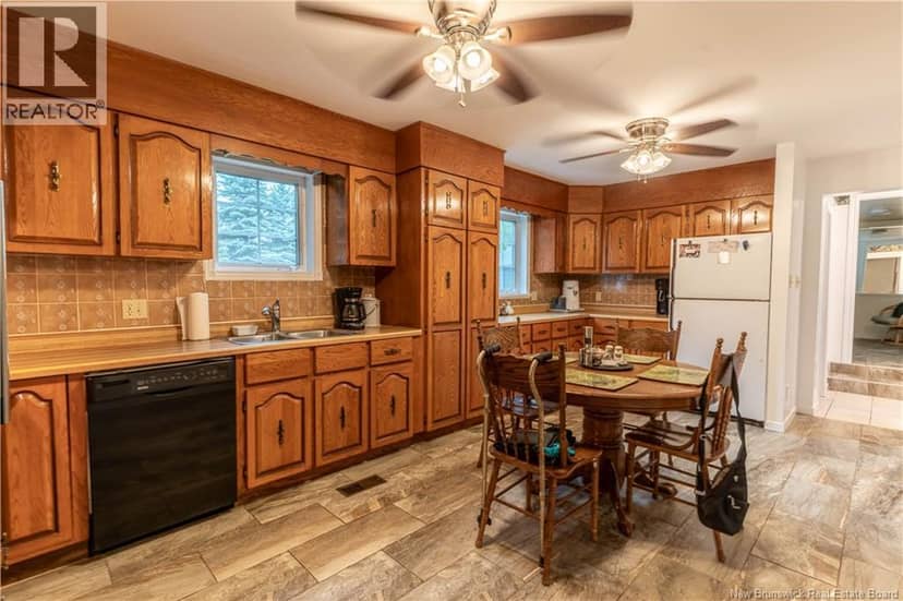 56 Aitken Avenue, Miramichi, photo 2