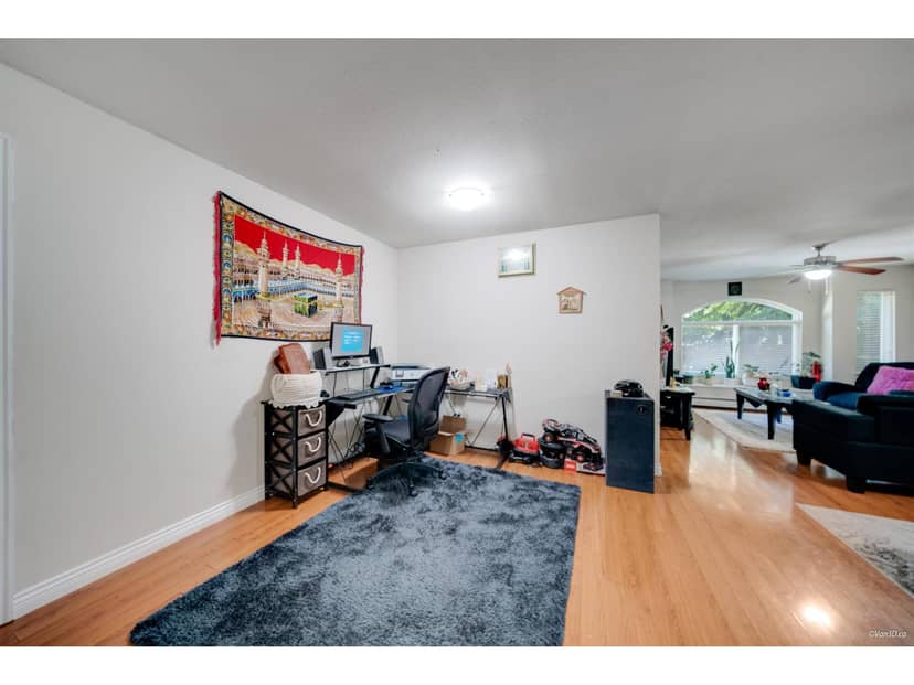 8863 KING GEORGE BOULEVARD, Surrey, photo 3