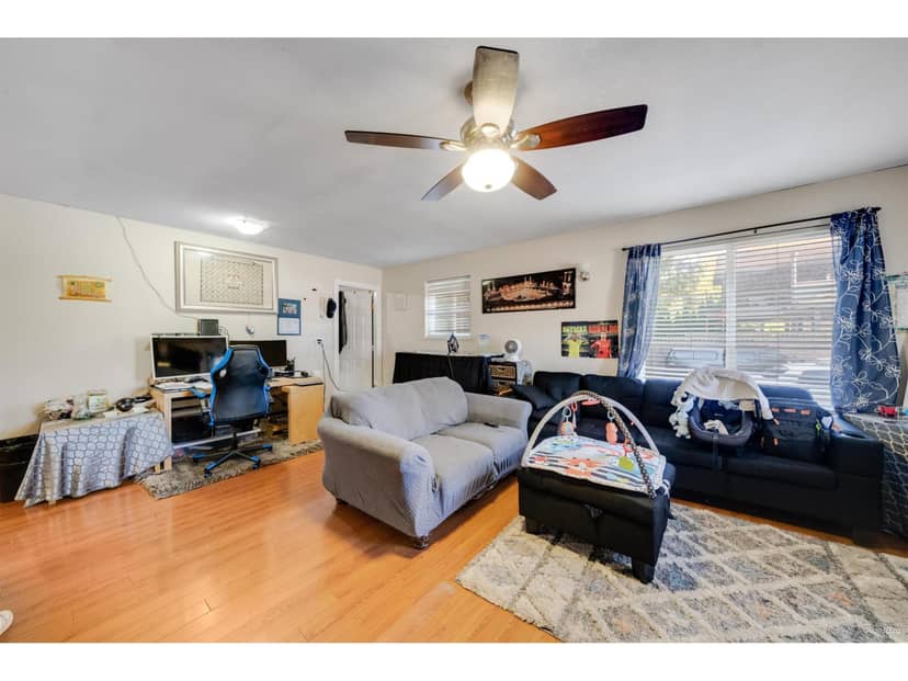 8863 KING GEORGE BOULEVARD, Surrey, photo 2