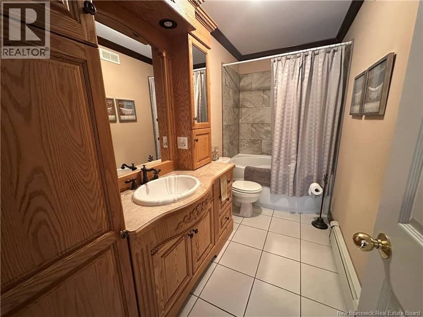 1359 Des Pionniers Avenue — photo 10 of 39