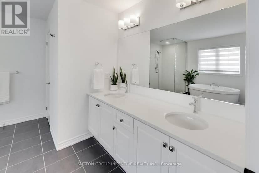 13 Abbey Crescent — photo 17 of 36