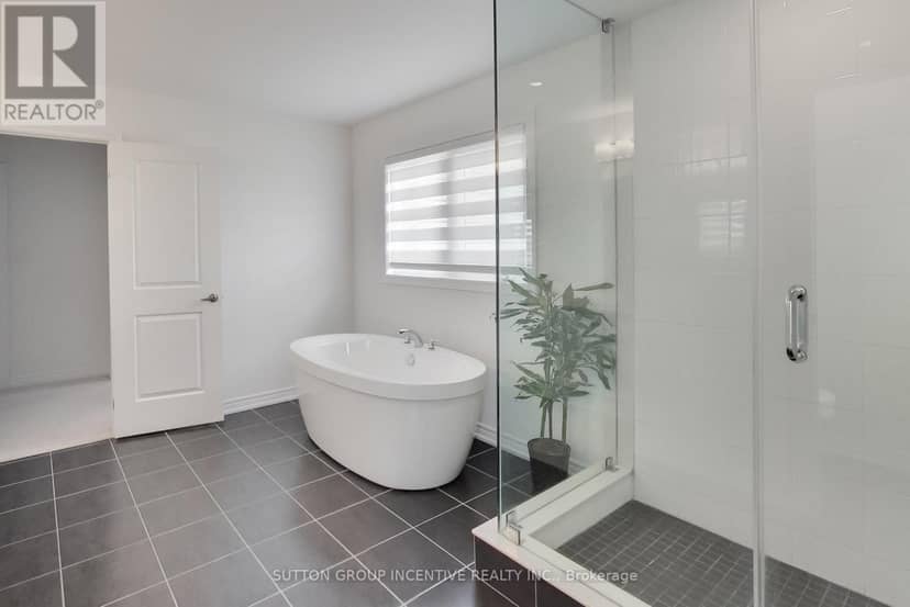 13 Abbey Crescent — photo 18 of 36